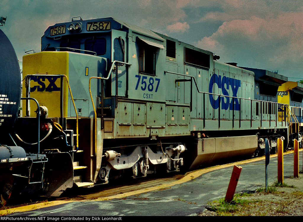 CSX 7587